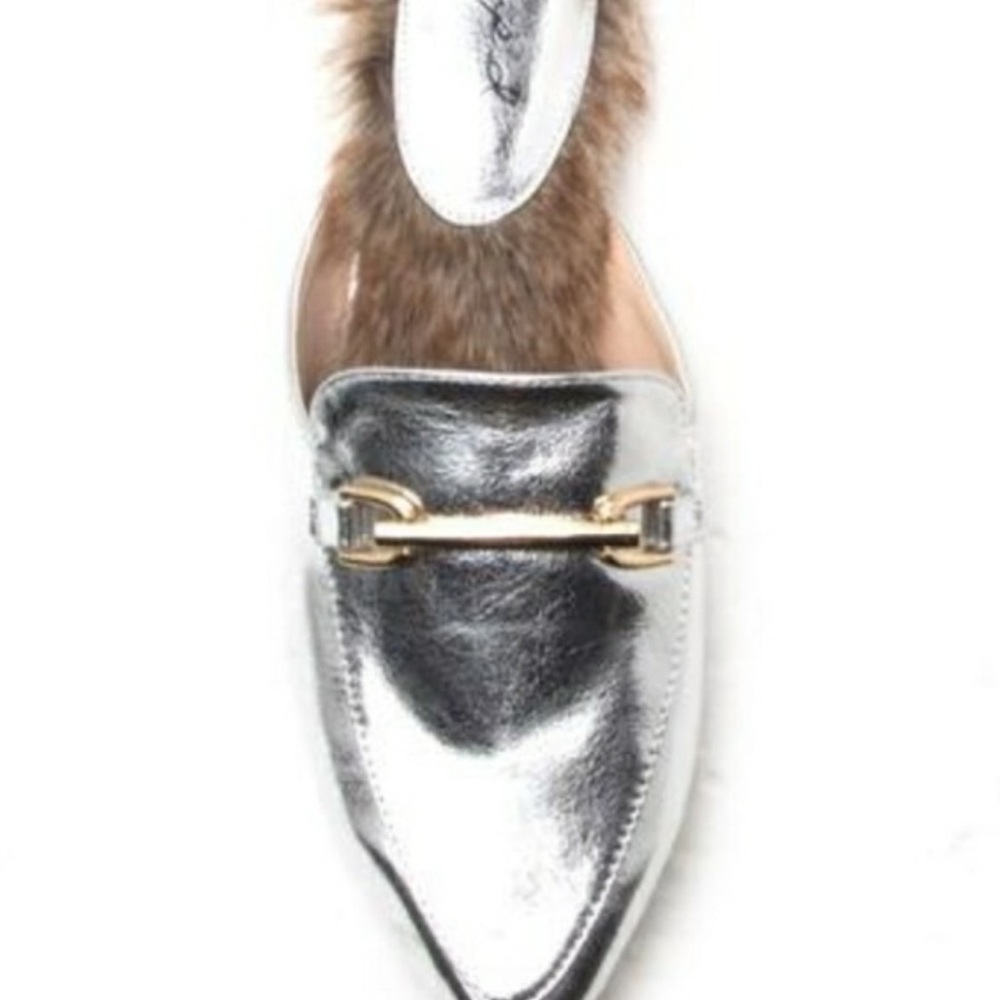 New in Box Silver Faux Fur Mules Slides By Quipid Size 6.5!